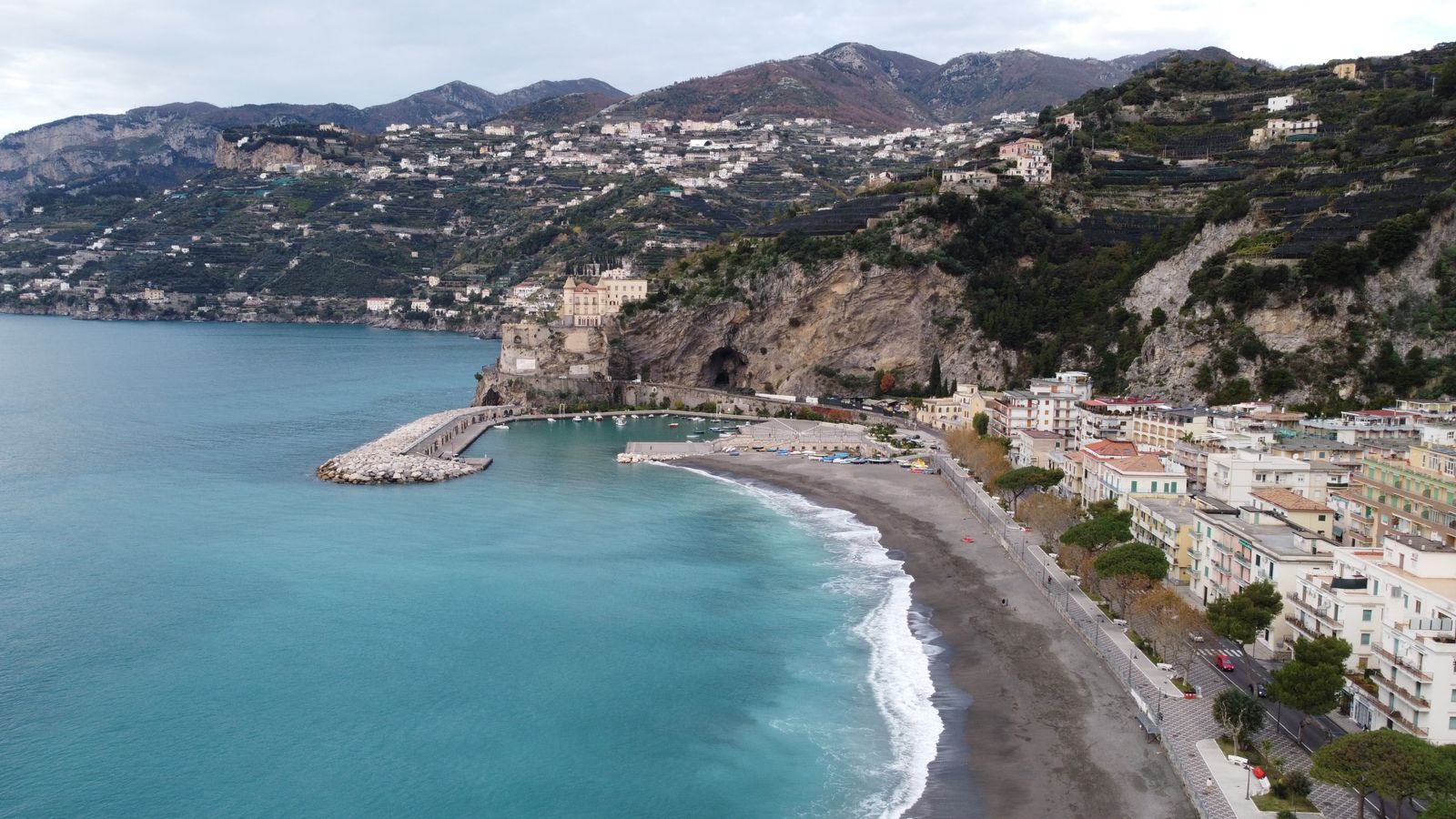 Catedral de San Andrés en Amalfi, con su impresionante fachada árabe-normanda