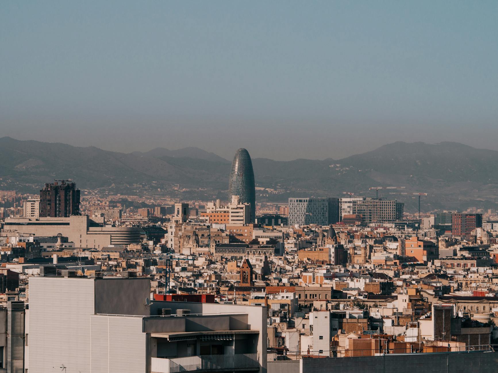Barcelona: guía completa de la ciudad mediterránea