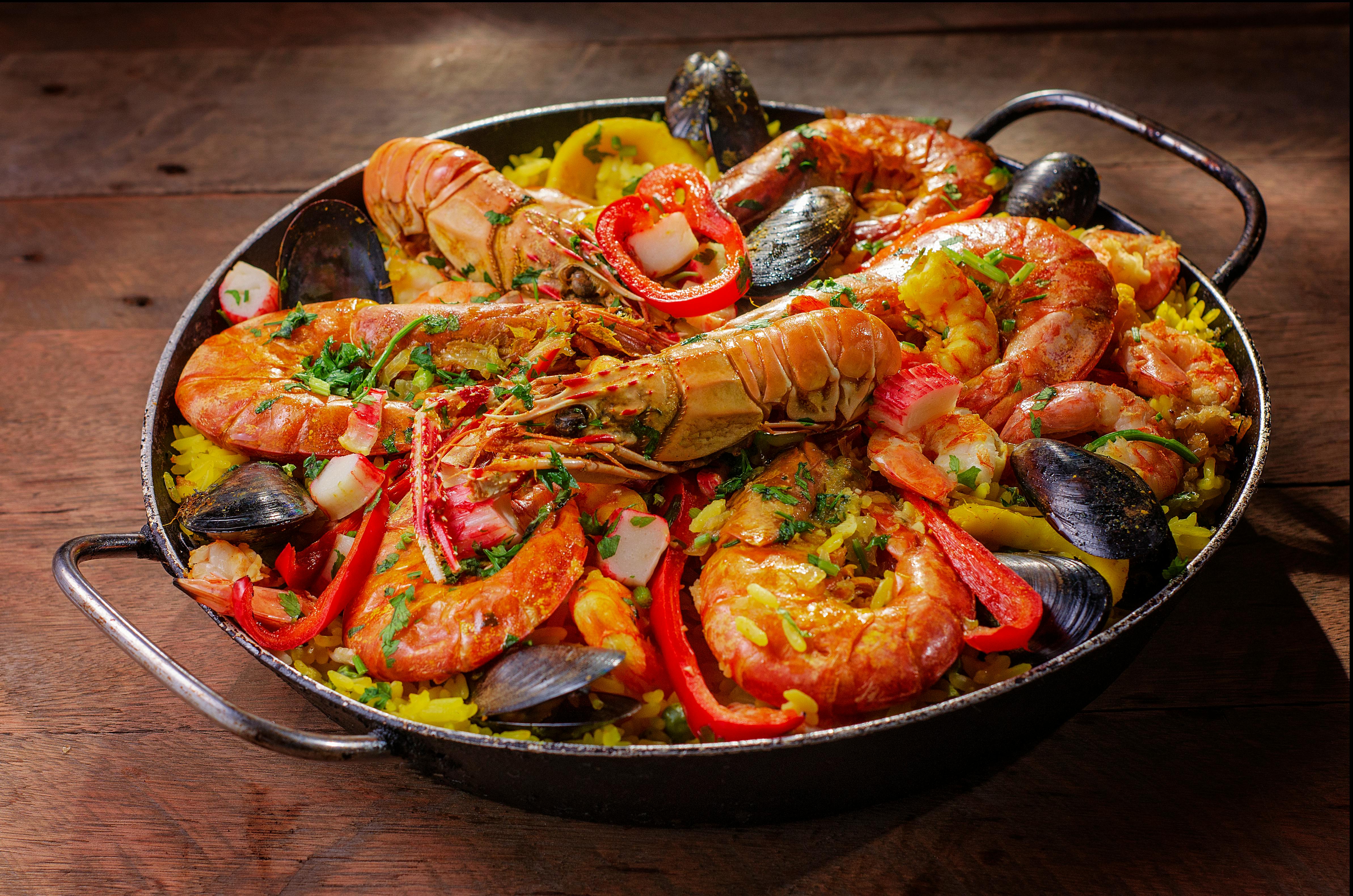 Paella de marisco, plato representativo de la gastronomía mediterránea