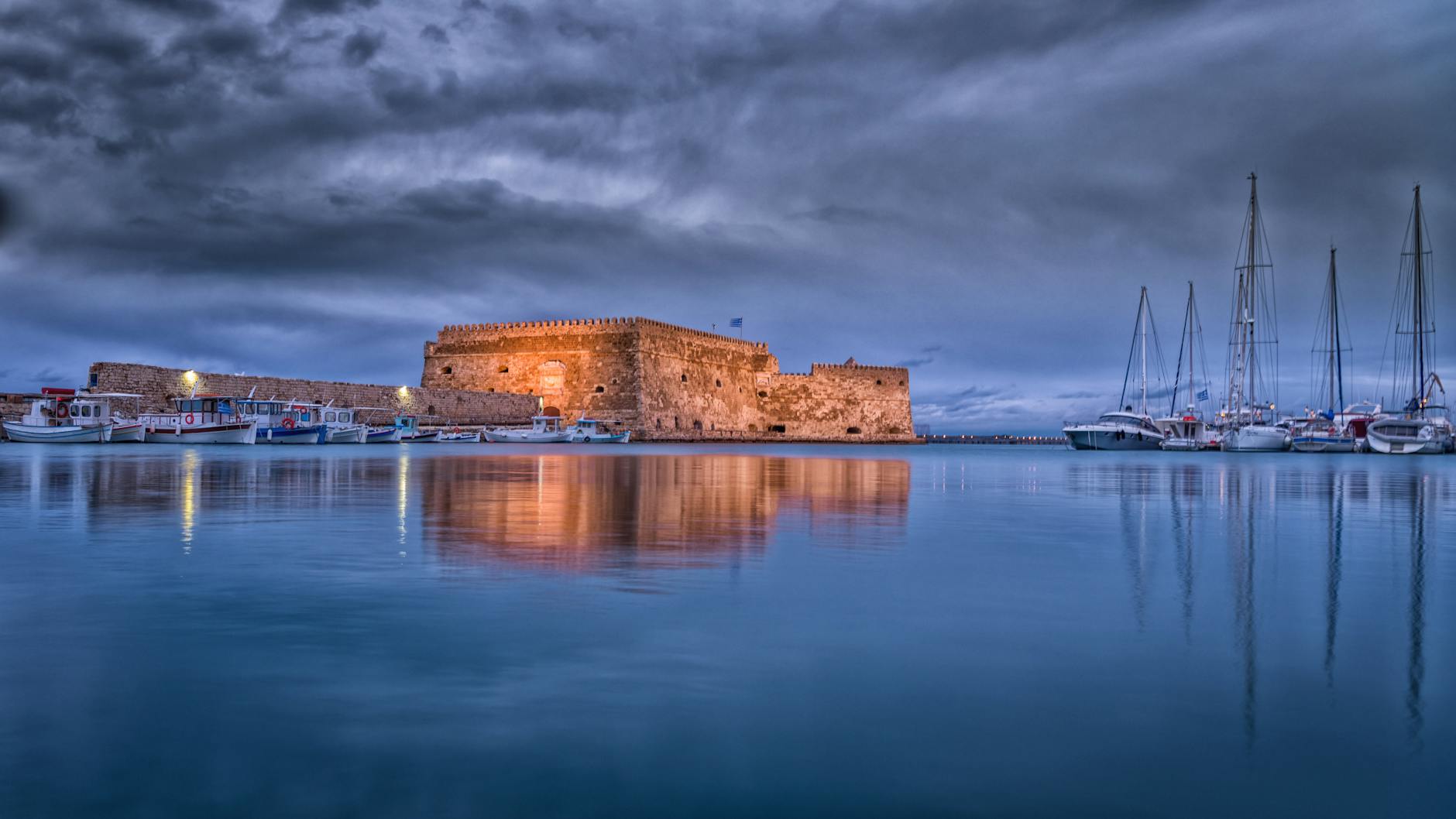 Puerto veneciano de Heraclión con la fortaleza de Koules